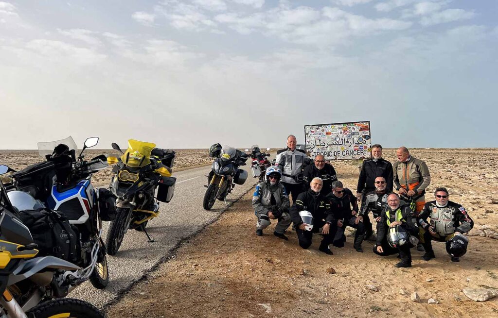 Gruppo di motociclisti 77 Roads a Dakar in moto