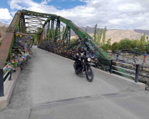 viaggio-india-himalaya-ladakh-in-moto-la-strada-verso-il-cielo-bridge