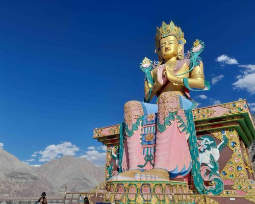 viaggio-india-himalaya-ladakh-in-moto-la-strada-verso-il-cielo-monumento
